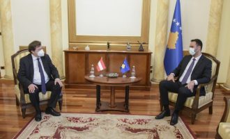 Konjufca takohet me ambasadorin e Austrisë, flasin për menaxhimin e pandemisë