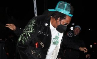 Një bluzë e Jay-Z ofendon komunitetin islam