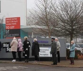 Britania e Madhe bën një hap të madh nga bllokimi i COVID-19, kryeministri kërkon kujdes pas relaksimit të masave