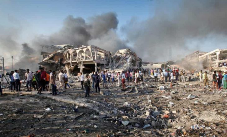 Somali: Bomba vetëvrasëse vret pesë persona në sulmin mbi një dyqan të çajit në Mogadishu