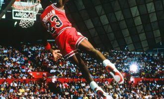 Altetet e sezonit debutues të Michael Jordan kanë dalur për shitje në ankand