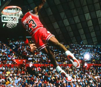 Altetet e sezonit debutues të Michael Jordan kanë dalur për shitje në ankand