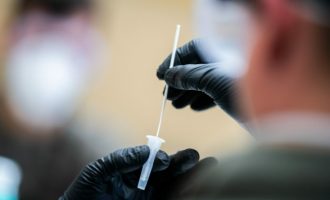 18 punëtorë nga Kosova që udhëtuan me autobus për në Austri dalin pozitivë me COVID-19