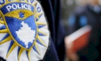 Sulmon zyrtarët policorë, arrestohet