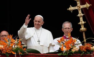 Papa në mesazhin e Pashkëve: Të shpërndahen vaksinat edhe në vendet e varfra