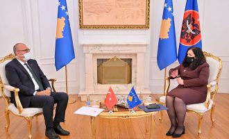 Osmani dhe ambasadori turk flasin për pasojat e pandemisë