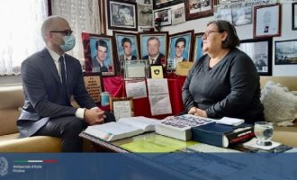Ambasadori italian viziton Ferdonije Qerkezin: U preka thellë nga dëshmia e saj