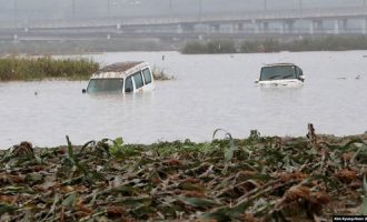 71 të vdekur nga vërshimet në Indonezi