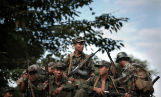 Së paku 10 policë në Mianmar u vranë nga sulmet e ushtrive etnike të vendit që përkrahin protestuesit kundër grusht-shtetit