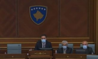 Seanca e Kuvendit nis me ngushëllime për vdekjen e babait të ish-kryeparlamentarit Kadri Veseli