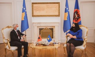 Osmani në takim me ambasadorin e Shqipërisë: Sigurimi i vaksinave, prioriteti ynë