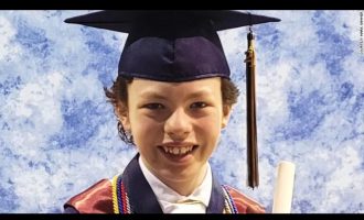 Ju prezantojmë me 12-vjeçarin që po përfundon shkollën e mesme dhe fakultetin në të njëjtën javë