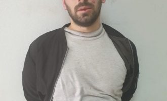 Tiranë: Një 32-vjeçar sulmon me thikë pesë persona brenda një xhamie