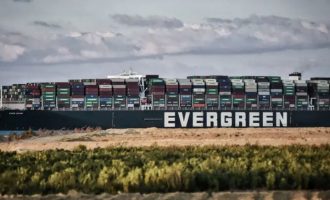 Anija u zhbllokua por vazhdon të jetë e ngujuar në Kanalin Suez për këtë arsye