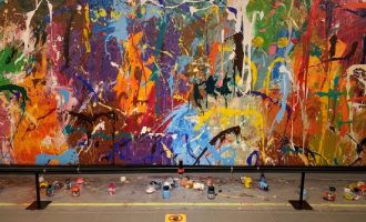 Një çift pikturon aksidentalisht mbi veprën e artit me vlerë 500,000 dollarë