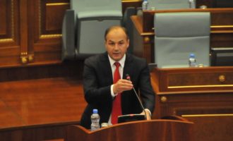Hoxhaj: Qeveria ka dështuar t’i sigurojë vaksinat