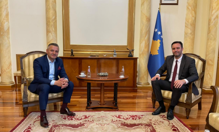 Kryeparlamentari Konjufca takoi kryetarin e Skenderajt Bekim Jashari dhe veprimtarin Halil Kastrati