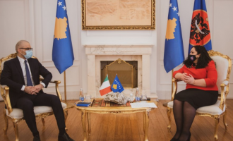 Presidentja e vendit, Vjosa Osmani ka pritur sot në takim ambasadorin e Italisë, Nicola Orlando
