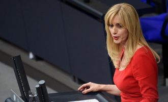 Deputetja gjermane: Duhet të kërkojmë bisedime direkte me Francën e Holandën që të liberalizohen vizat për Kosovën