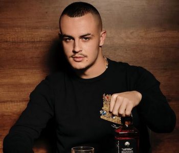 Don Xhoni sot feston ditëlindjen por dhurata është për ne