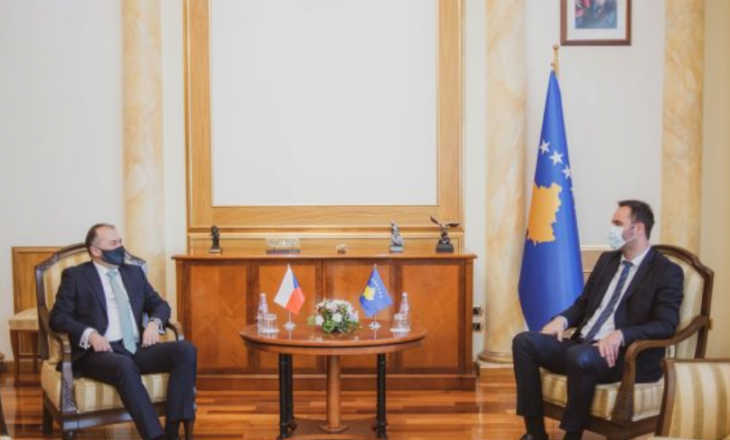 Konjufca priti në takim ambasadorin çek në Kosovë