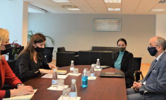 Ministrja Haxhiu dhe shefi i OSBE-së diskutojnë për adresimin e krimeve të luftës në Kosovë