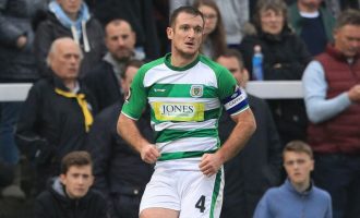 Vdesë në moshën 32 vjeçare mbrojtësi anglez