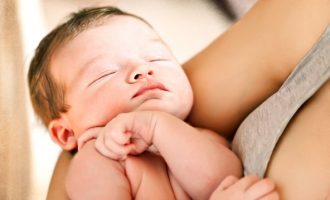 Disa gjëra që me siguri nuk i dinit për foshnjat e porsalindura