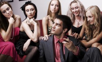 Burri me 35 të dashura arrestohet për mashtrim