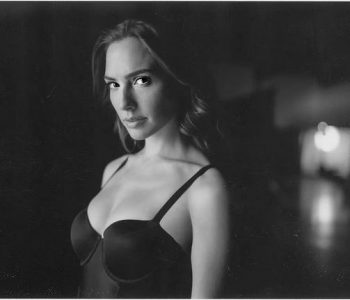 Gal Gadot zbulon gjininë e foshnjës që po pret