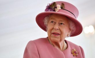 Mbretëresha iu kthehet detyrave mbretërore pas vdekjes së Princit Philip