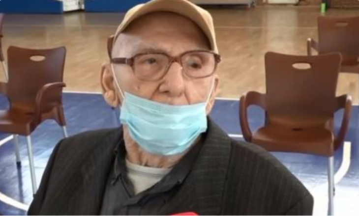 Flet 88-vjeçari pasi u vaksinua kundër COVID-19: Ishalla i bën mirë të rinjve