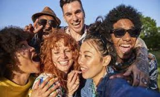 Cili është numri ideal i miqve që duhet të keni në jetë?