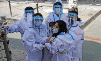 India vazhdon të raportojë çdo ditë mbi 300 mijë infeksione me COVID-19