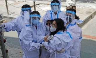 India po përballet me situatë alarmuese shkak i COVID-19