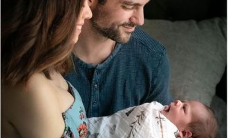 Çifti i njohur i aktorëve bëhen prindër për herë të parë