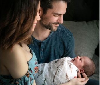 Çifti i njohur i aktorëve bëhen prindër për herë të parë