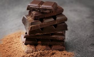 Studimi: Kakaoja mund t’ju ndihmojë të humbni peshë