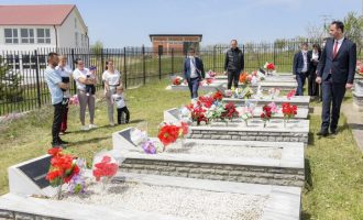 Konjufca nderon 170 shqipëtarë të rënë në Vërboc dhe Shtuticë të Drenasit