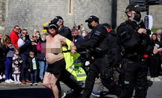 Arrestohet një grua gjysmëlakuriq në funeralin e Princit Philip