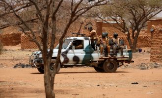 Dy gazetarë spanjollë të vrarë në sulmin e Burkina Fasos, konfirmohet nga kryeministri i Spanjës