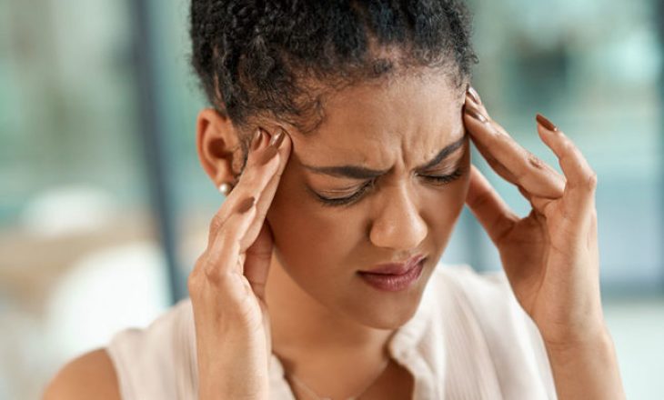 A shkaktojnë halucinacione sulmet e migrenës?