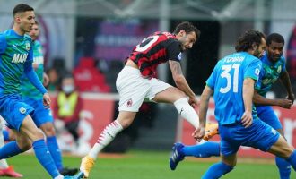 Milan mposhtet në shtëpi me përmbysje nga Sassuolo, Raspadori hero i mysafirëve