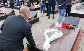 Haradinaj në Mejë: E kemi borxh të mbrojmë lirinë dhe drejtësinë për të rënët