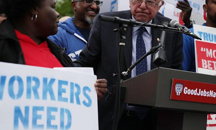 Biden po e përmbushë politikën e Sanders: Paga minimale të jetë 15 dollarë për orë