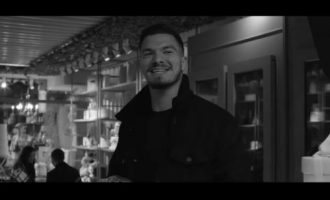 Andi Artani protagonist në videoklipin e këngëtares së njohur