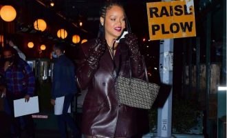 Duhet të shihni pantallonat që Rihanna veshi për ditëlindjen e nënës së saj