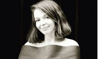 Votuesit kosovarë në Shqipëri – Rona Nishliu: “Lus shtetin shqiptar që urgjentisht të pajisë me pasaporta të gjithë kosovarët”