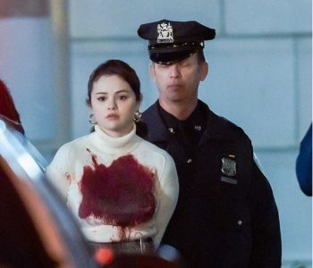 E përgjakur dhe në pranga – fotografitë e Selena Gomez bëhen virale