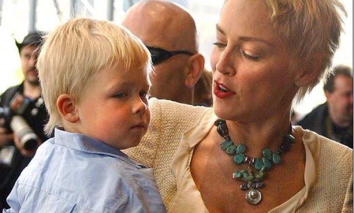 Sharon Stone kishte humbur kujdestarinë e djalit pasi deshi t’i injektojë botox